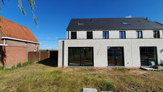 Prachtige pastorijwoning met 4 slaapkamers te Ingelmunster