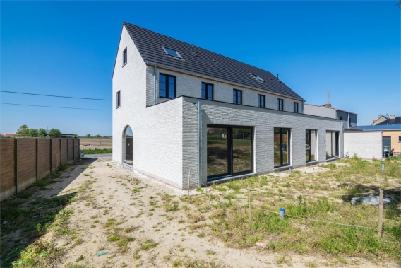 Prachtige pastorijwoning te Ingelmunster